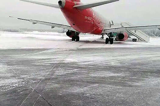 Прокуратура: в Архангельске самолет при посадке выкатился за пределы ВПП