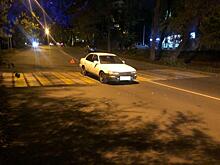 Во Владивостоке под колесами авто оказались пенсионерка и школьница