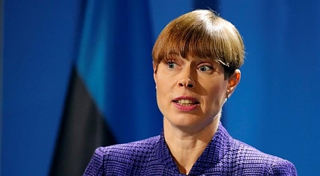 Президент Эстонии на велосипеде осмотрела границу с Россией