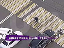 В Уфе на видео сняли кульбит человека от удара автомобиля