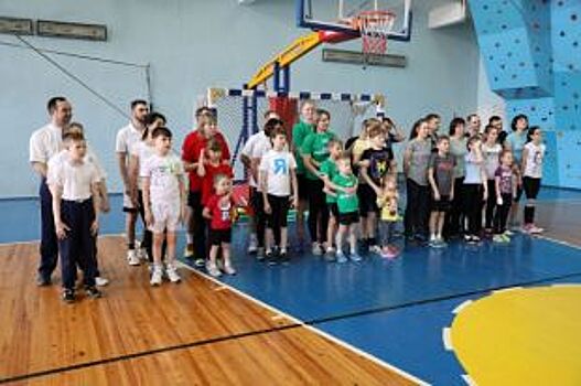 На Алтай-Коксе прошли соревнования «Папа, мама, я – спортивная семья»