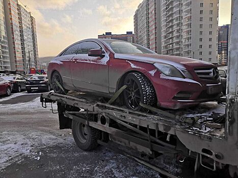 Красноярке на иномарке Mercedes выписали штрафы за «веселую» езду