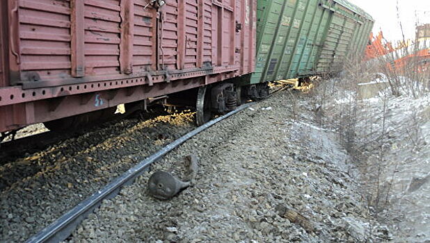 Предварительной причиной схода вагонов в Приморье назван излом боковой рамы тележки