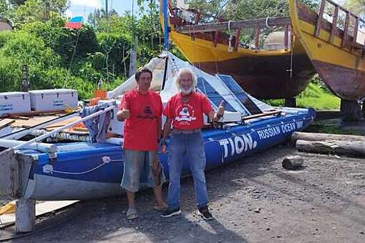 В Австралии катамаран с российскими учеными начал тонуть после нападения акул