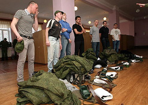 Первый взвод военнослужащих по контракту со средним образованием направлен в войска Западного военного округа