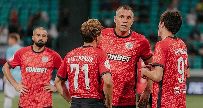 Тедеев об 1:1 с «Локо»: «Акрону» нужна была победа, но мы потеряли игроков из-за вязкого и тяжелого поля. Дзюба и Кузьмин попросили замену из-за напряжения в бедре»