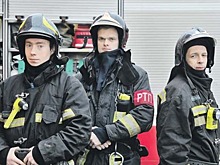 Пожарные вынесли из горящего дома на Новопесчаной улице двоих детей