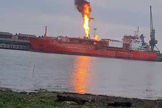 В регионе Украины загорелось судно с газом после удара БПЛА