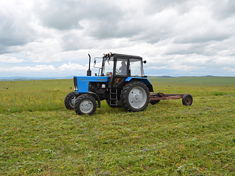 ​Фермер из Борзинского района приобрел на средства гранта пять единиц сельхозтехники
