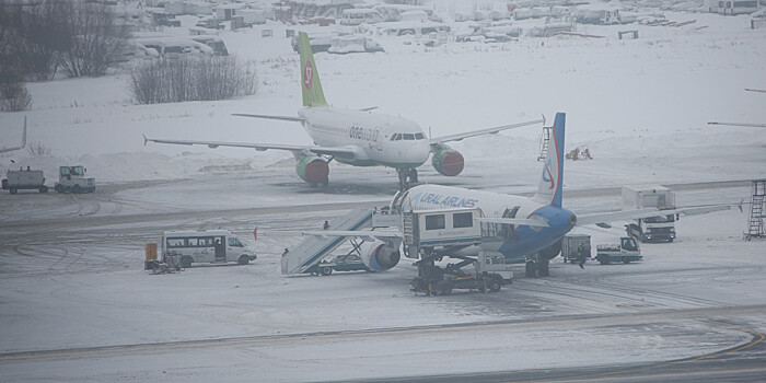 «Самолет кидало в разные стороны»: российские летчики посадили обледеневший лайнер