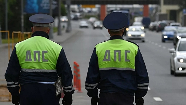 Автобус врезался в ограждение в Москве