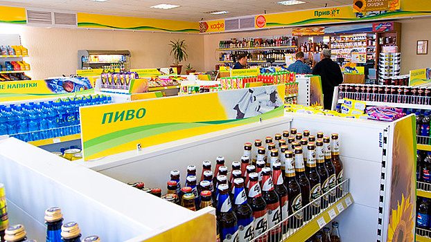"Лукойл": продажа алкоголя на АЗС сгладит скачки цен на топливо