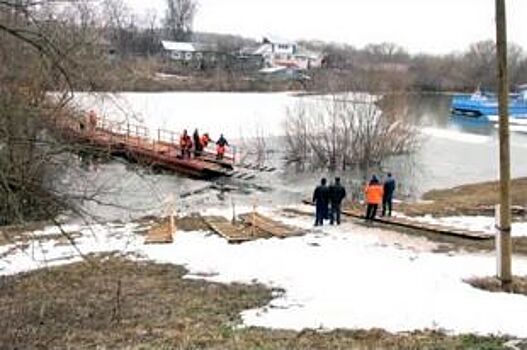 В Воронежской области под водой оказался мост через реку Хопер
