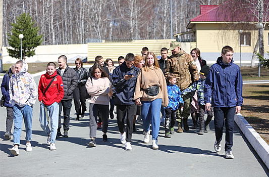 Воспитанники центров социальной отрасли Новосибирска посетили тренировочную базу отряда «Ермак»