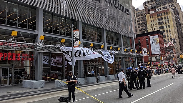Полиция в США задержала более 70 протестующих у здания New York Times