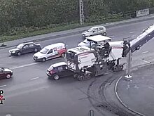 В Петрозаводске дорожная машина смяла кроссовер