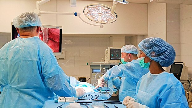 В Оренбурге хирурги областной больницы борются за жизнь пациента с ранением груди