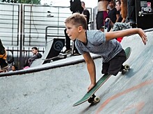 Знакомьтесь, Максим Абрамов – 10-летний скейтер, потерявший обе ноги в пожаре, прославился своими трюками на весь мир