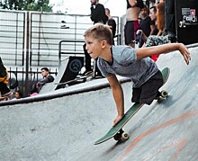 Знакомьтесь, Максим Абрамов – 10-летний скейтер, потерявший обе ноги в пожаре, прославился своими трюками на весь мир