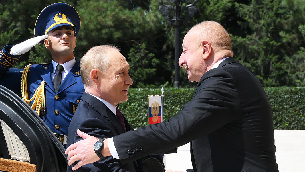Политолог рассказал о темах переговоров Путина в Азербайджане