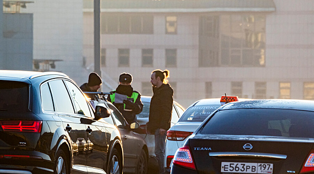 Военнослужащий решил рвануть из Москвы на оставленном без присмотра автомобиле ГИБДД