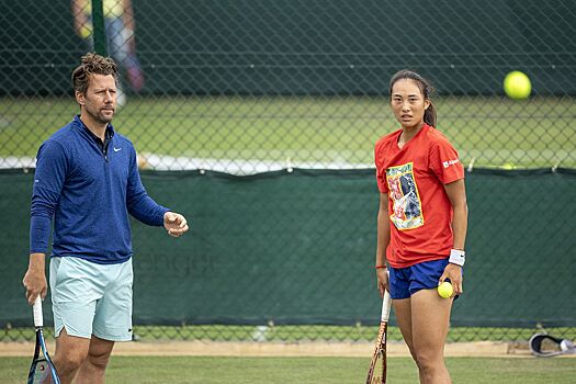 Тренер Вим Фиссетт со скандалом ушёл от китайской теннисистки Чжэн Циньвэнь и стал работать с титулованной Наоми Осакой