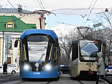Трамвай столкнулся с легковушкой в Москве