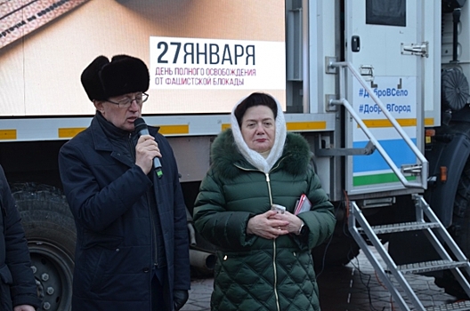 Екатеринбуржцам раздали «Блокадный хлеб»: «Вопросы о сдаче Ленинграда – кощунство»
