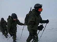 Бойцы ВС РФ совершили массовое восхождение на Эльбрус