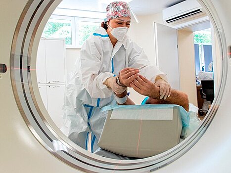 В Госдуме предложили увеличить отпуск медикам, работающим в "красной" зоне