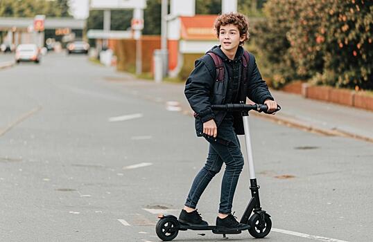 В Новосибирске подросток на электросамокате сбил мужчину, пострадавшего госпитализировали