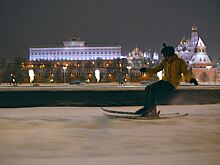 Спортсмен погонял на лыжах прямо у стен Кремля