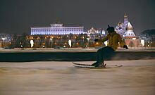 Спортсмен погонял на лыжах прямо у стен Кремля