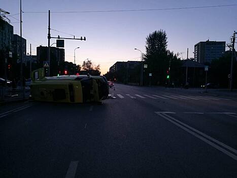 В Тюмени спецавтомобиль «скорой помощи» попал в ДТП. ФОТО