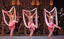 XXXIII Нуриевский фестиваль открылся самым знаковым в судьбе танцора балетом "Баядерка"