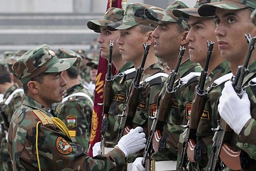 СМИ: Таджикистан отпровергает информацию о стягивании военной техники к границе с Киргизией