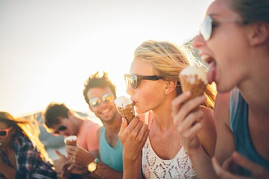 Кандидат медицинских наук объяснил, почему после мороженого может болеть голова