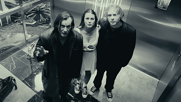 Егор Крид падает в лифте со своей невестой в клипе на песню «Пепел»