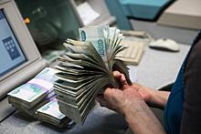Сбер предупредил об оттоке триллионов рублей из банков