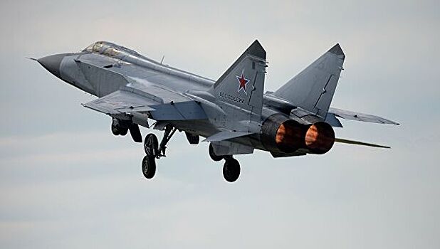 Жесткую посадку МиГ-31 без колеса показали на видео