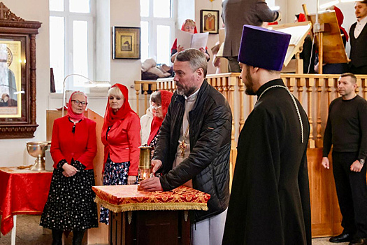 В Муравленко доставили частицу Благодатного огня из Иерусалима