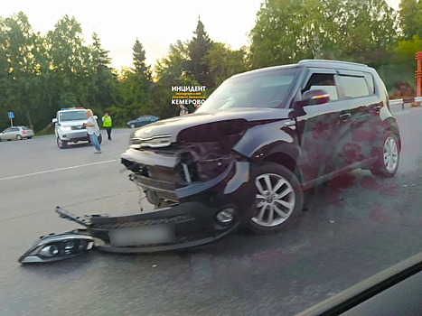 Иномарка попала в аварию недалеко от кемеровского аэропорта
