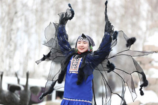 Хантымансийцы мастерят костюмы: в окружном центре готовятся к «Вороньему дню»
