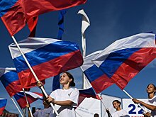 В Госдуме призвали изменить флаг России