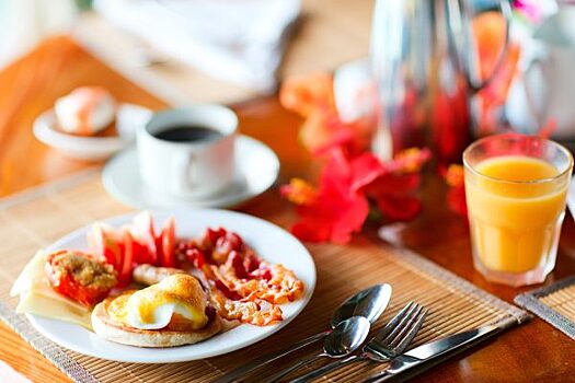 Ученые рассказали о пользе завтраков для людей с лишним весом