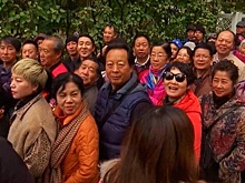Российские туристы не могут попасть в Царское село из-за наплыва китайских групп