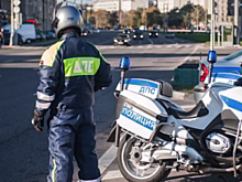 В Москве три человека пострадали из-за иномарки, протаранившей остановку общественного транспорта