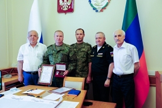 Глава Дагестана Владимир Васильев отметил наградами медиков военных госпиталей