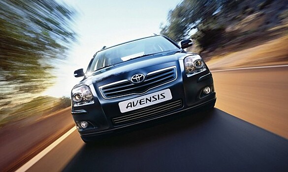 Toyota Avensis получила моторы BMW