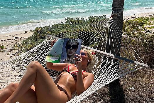 Звезда «Очень странных дел» показала фигуру в бикини